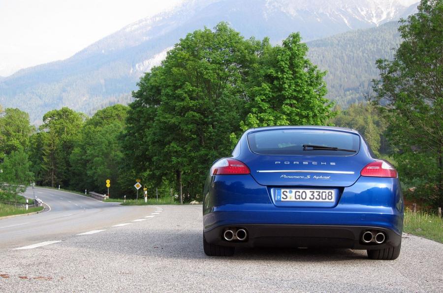  Porsche Panamera S Hybrid 2012 года  (фото 15 из 53)